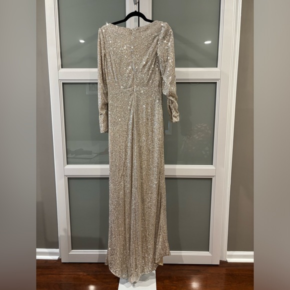 IEENA MAC DUGGAL - SILVER LONG SLEEVE SEQUIN WRAP GOWN- SIZE 4 - Picture 7 of 9